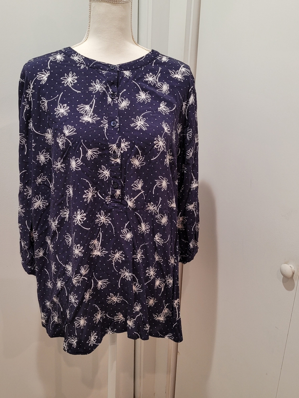 Talbots Woman 2X Blouse Navy Blue And White Floral